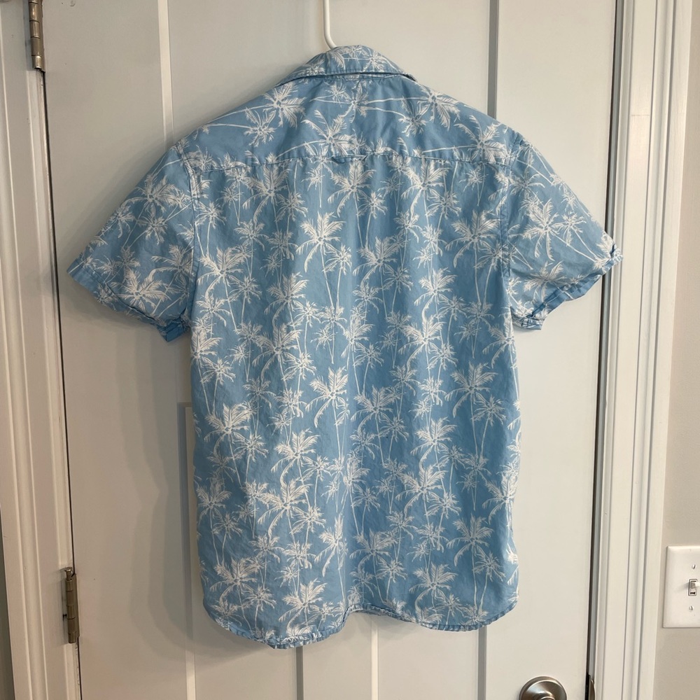 Denim & Flower Light Blue Palm Tree Print Short Sleeve Button-Down Shirt - Picture 4 of 4